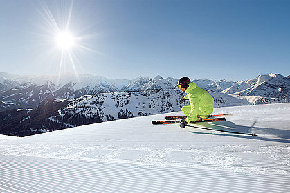 Skiing in the sunshine in the Zillertal, (c) Zillertal Tourism, Tom Klocker