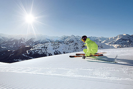 Skiing in the sunshine in the Zillertal, (c) Zillertal Tourism, Tom Klocker