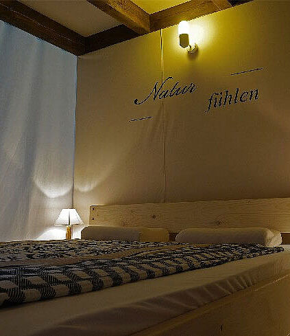 Luxus-Lodgezelt, Bett, Camping Breznik