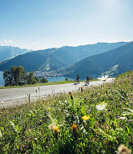 Fahrradfahren mit fantastischem Ausblick in Thumersbach, © Zell am See-Kaprun Tourismus