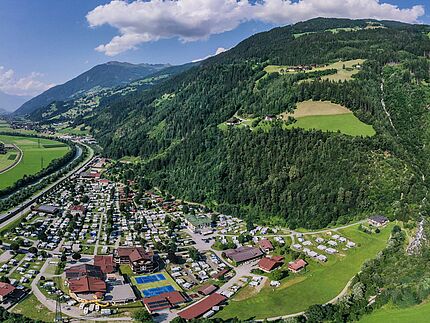 Aufenfeld Erlebnis Resort Zillertal Luftaufnahme