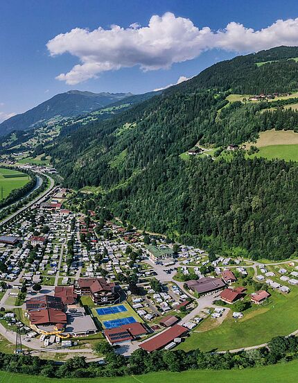 Aufenfeld Erlebnis Resort Zillertal Luftaufnahme