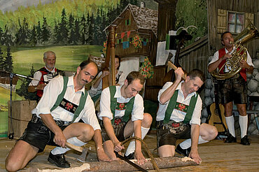 Tyrolean evening lumberjack dance, © Innsbruck Tourismus / Patrick Saringer
