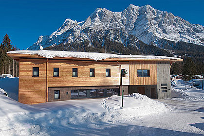 Bathhouse in winter, (c) ZUGSPITZ RESORT 4*S