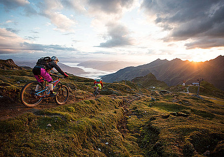 Biking on the Kitzsteinhorn, (c) SalzburgerLand/David Schultheiss