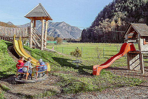 neuer Spielplatz Camping Berau